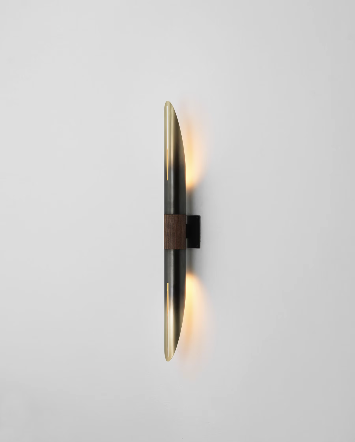 VOYAGER 33 SCONCE par Allied Maker