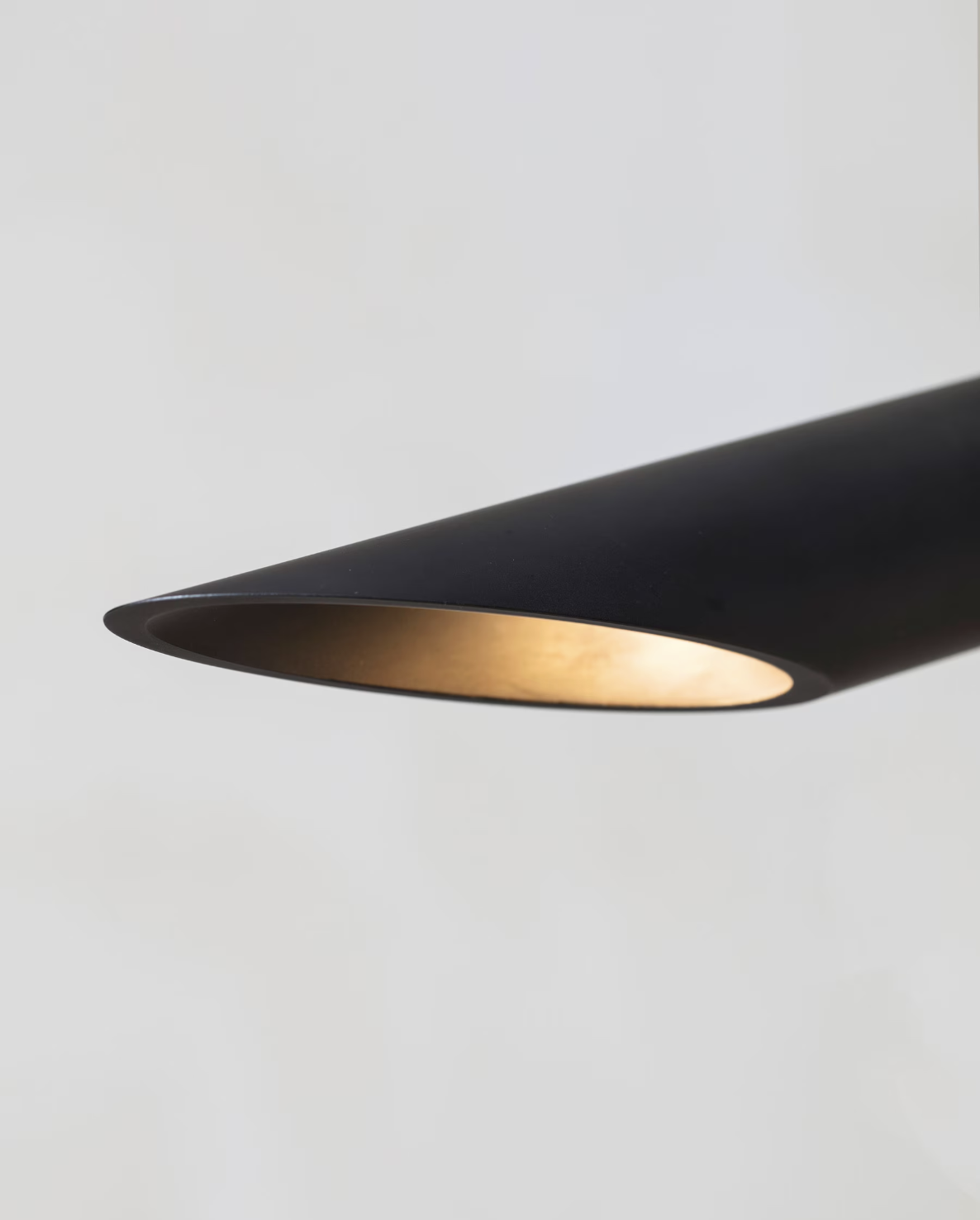 VOYAGER ORB PENDANT par Allied Maker