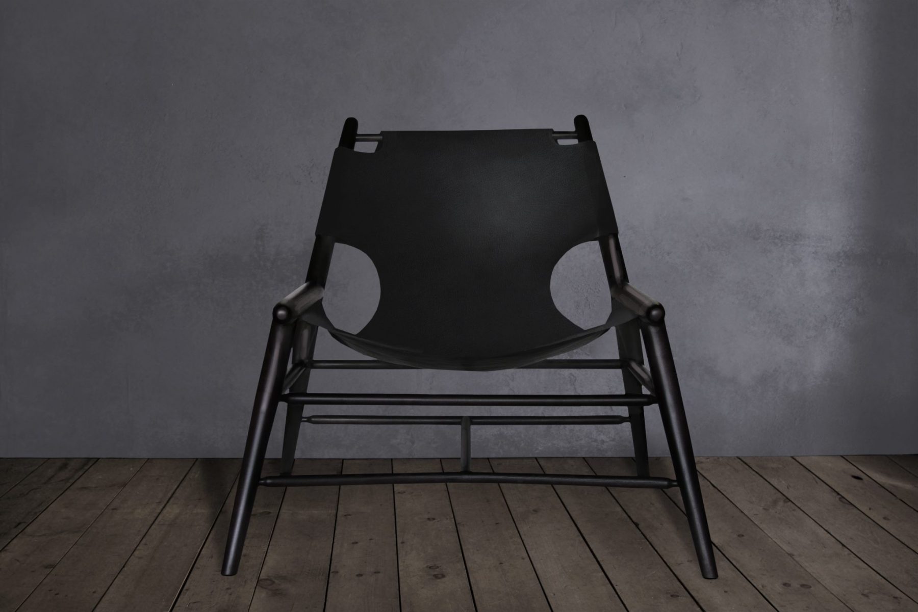 BLACK LEATHER SLING CHAIR par Anna Karlin