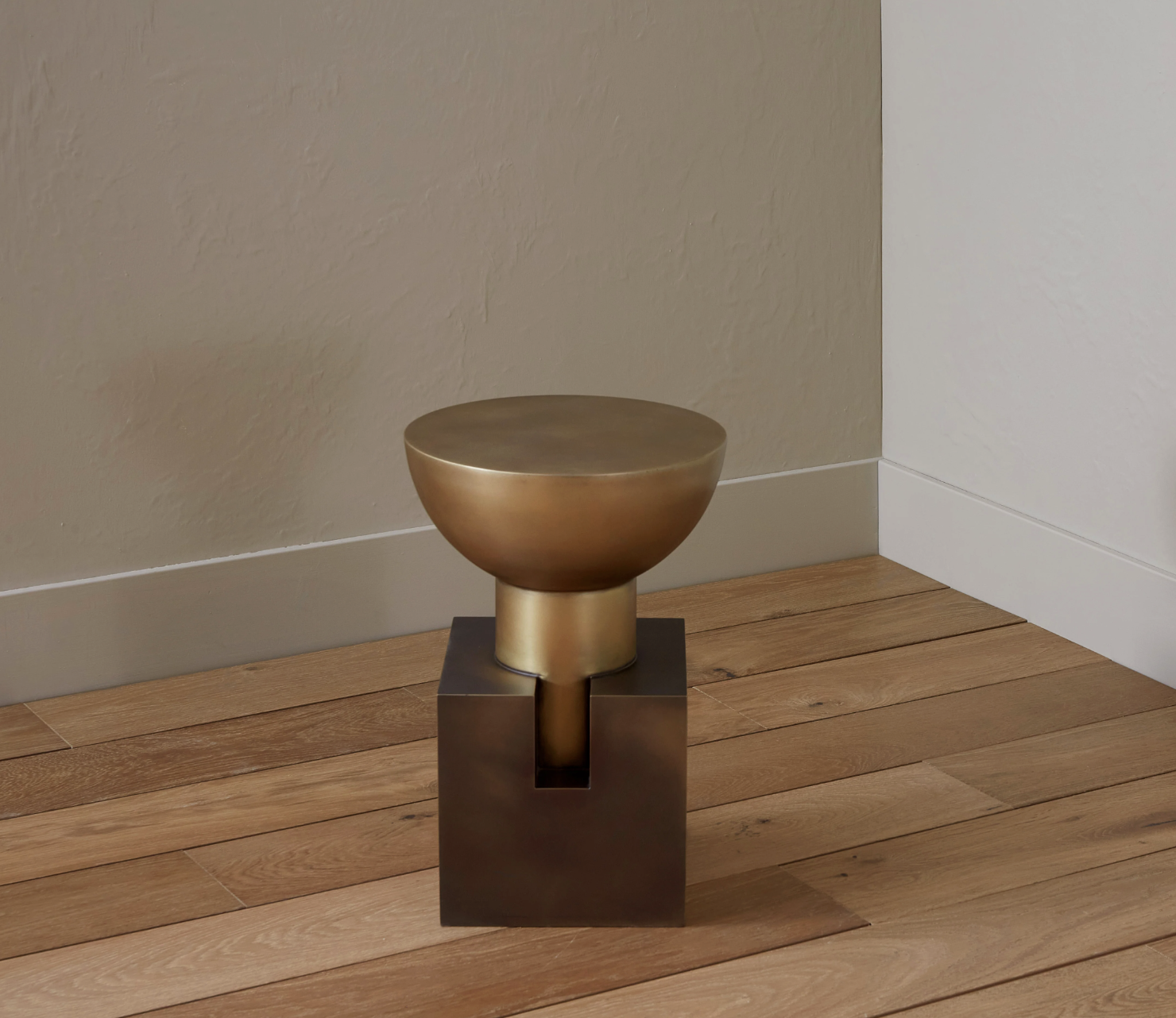 BLOCK SIDE TABLE par Anna Karlin