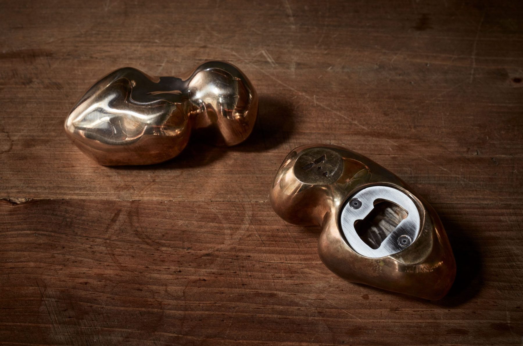 BOTTLE OPENER 01 par Anna Karlin