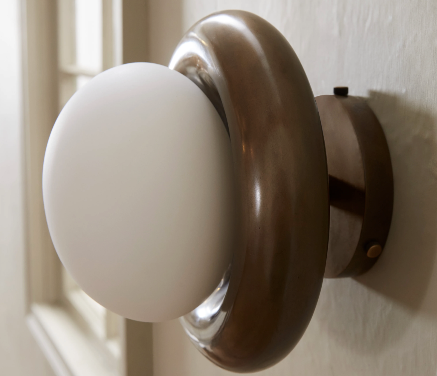 CELL SCONCE par Anna Karlin