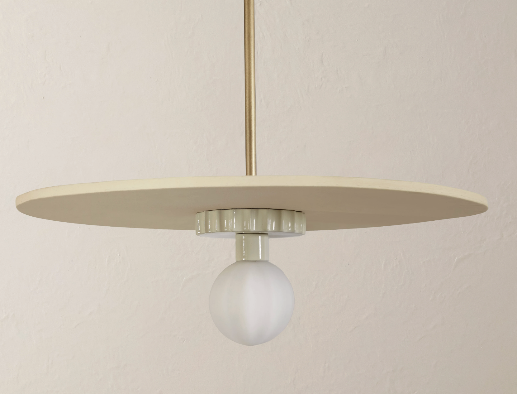 CERAMIC PENDANT LARGE par Anna Karlin