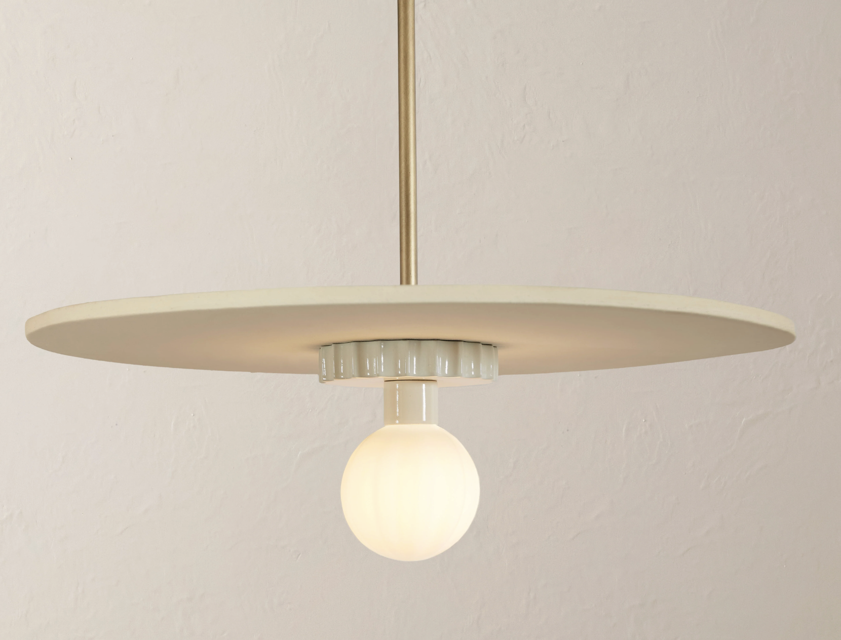 CERAMIC PENDANT LARGE par Anna Karlin