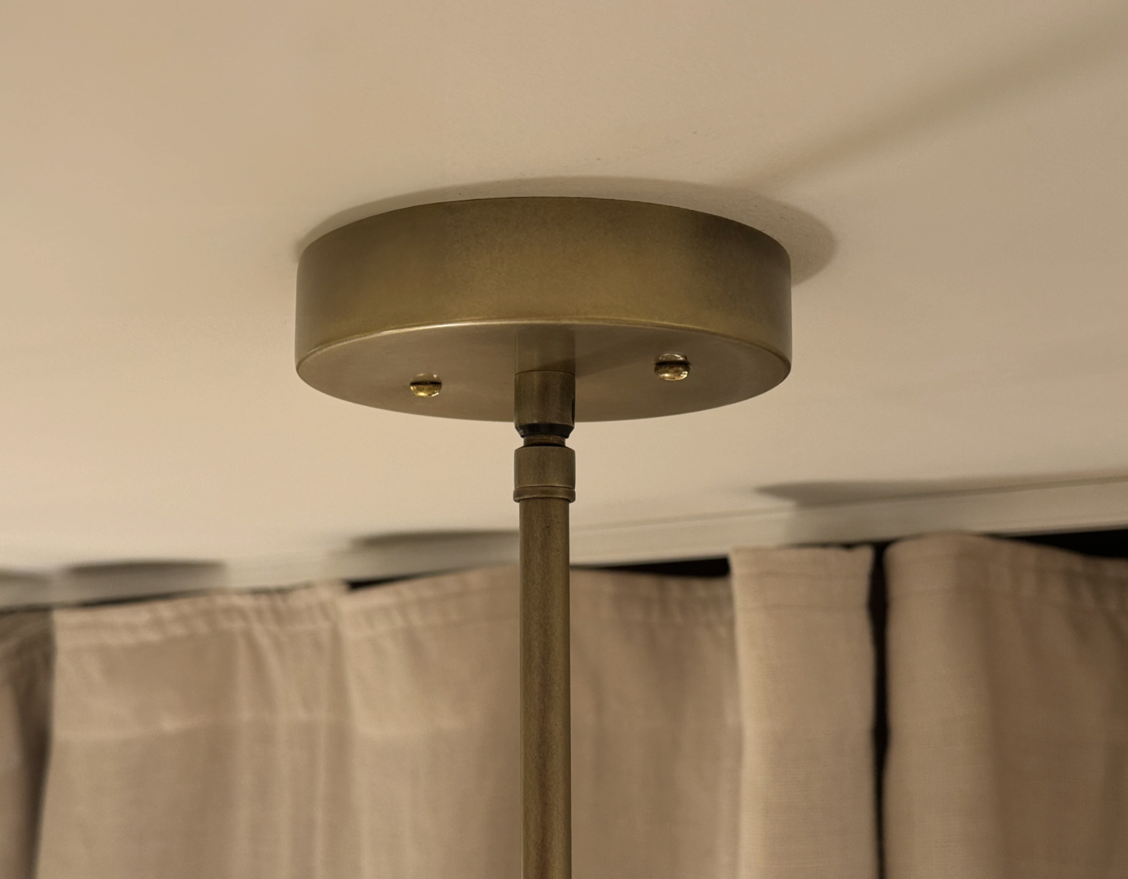 CERAMIC PENDANT LARGE par Anna Karlin