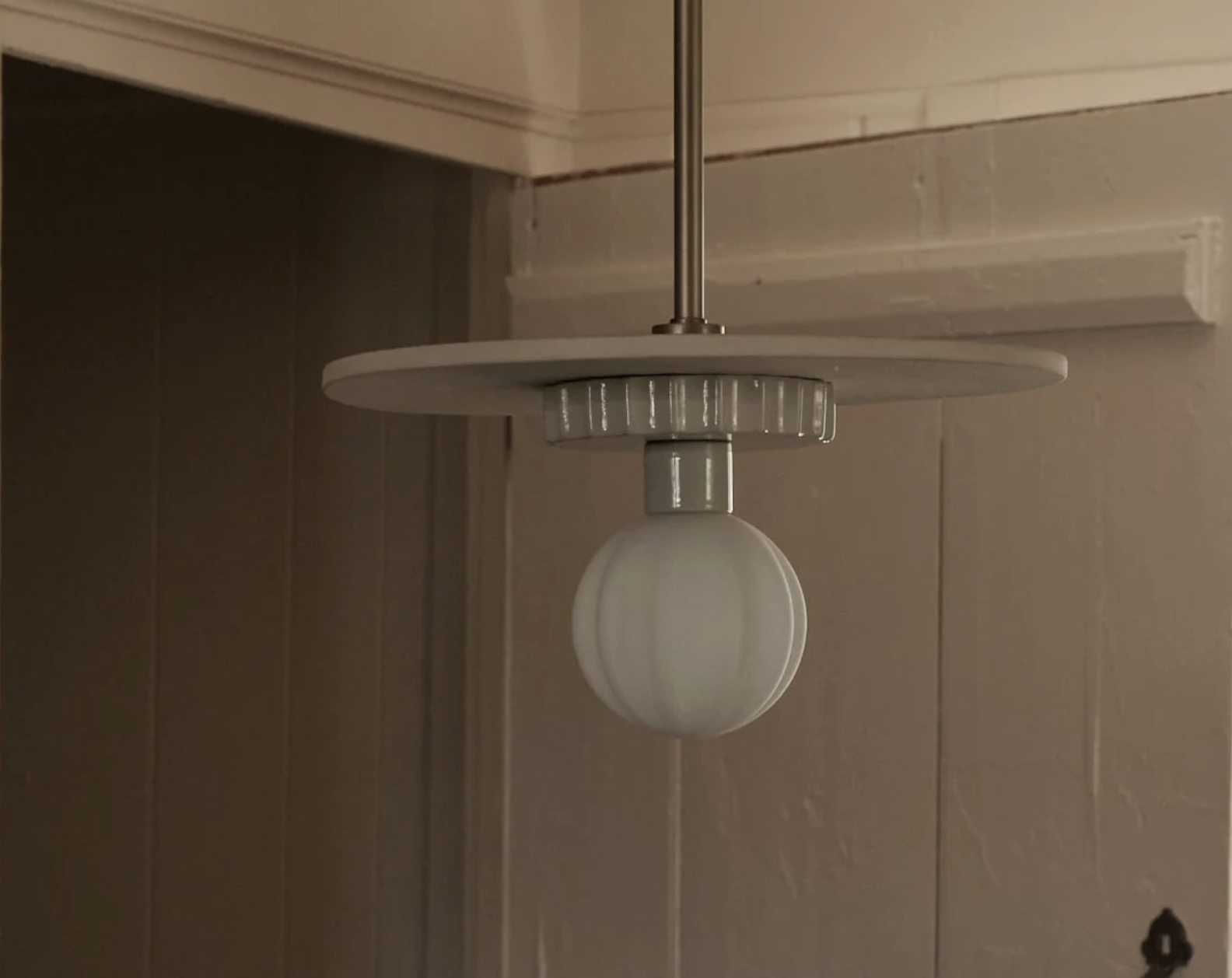 CERAMIC PENDANT SMALL par Anna Karlin