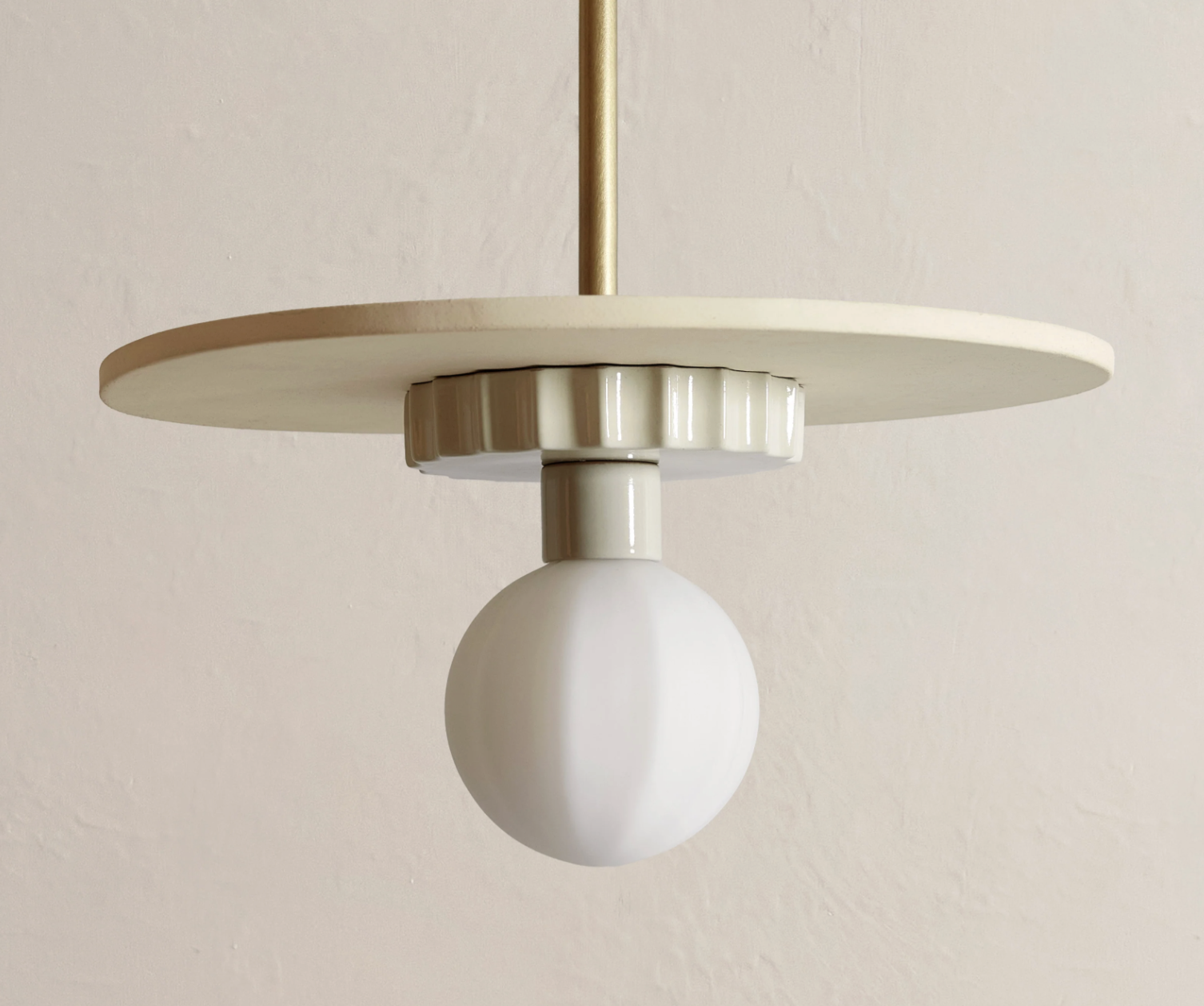 CERAMIC PENDANT SMALL par Anna Karlin