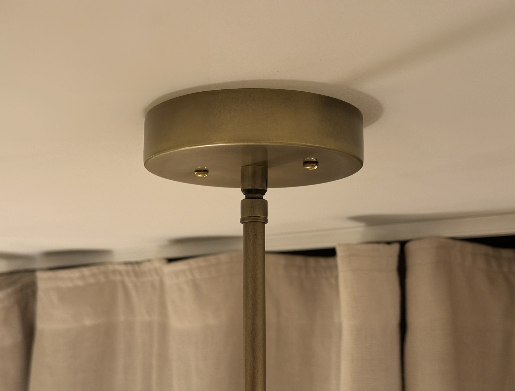 CERAMIC PENDANT SMALL par Anna Karlin