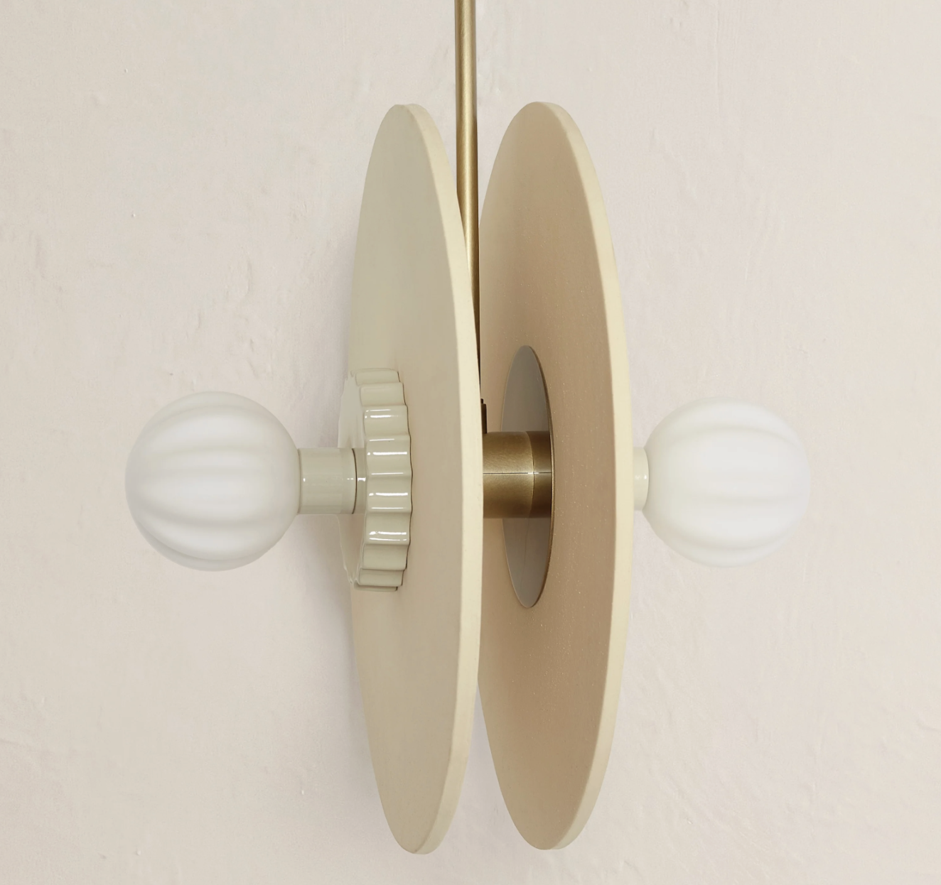 CERAMIC PENDANT VERTICAL par Anna Karlin