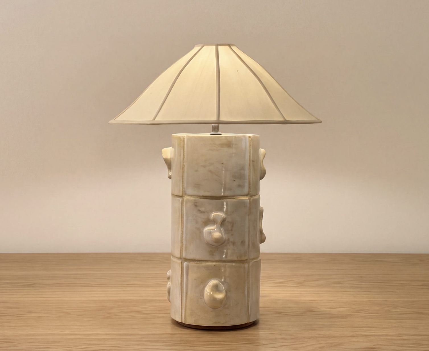 CERAMIC TABLE LAMP par Anna Karlin