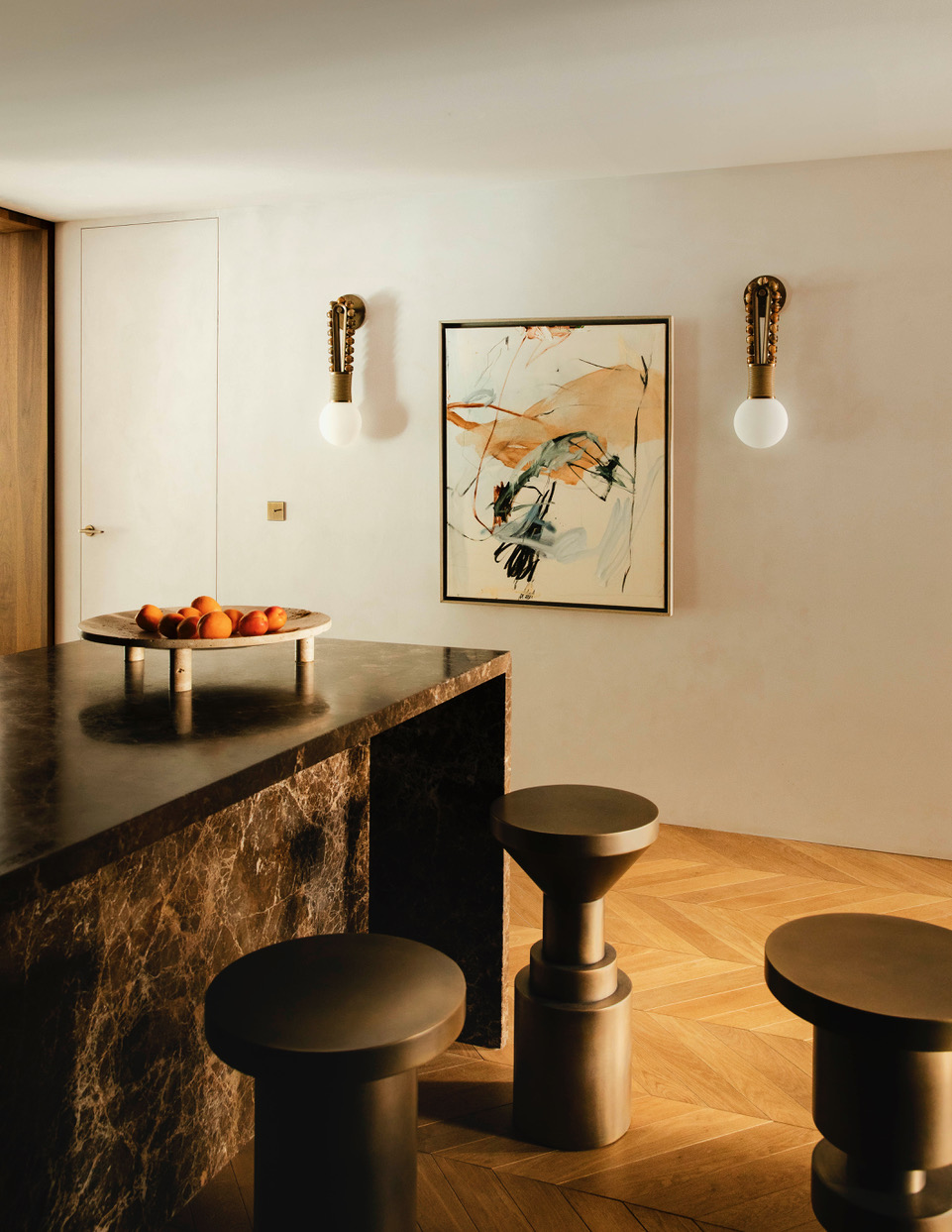 COUNTER HEIGHT CHESS STOOLS par Anna Karlin