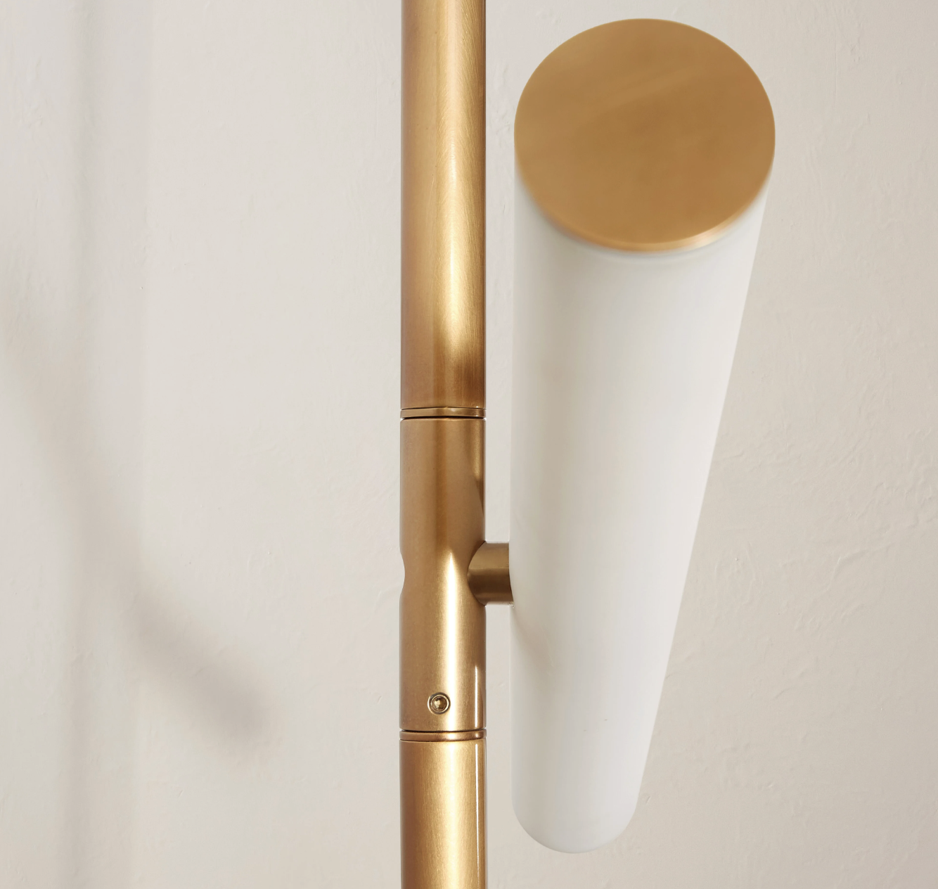 FORM LIGHT - TRAVERTINE par Anna Karlin