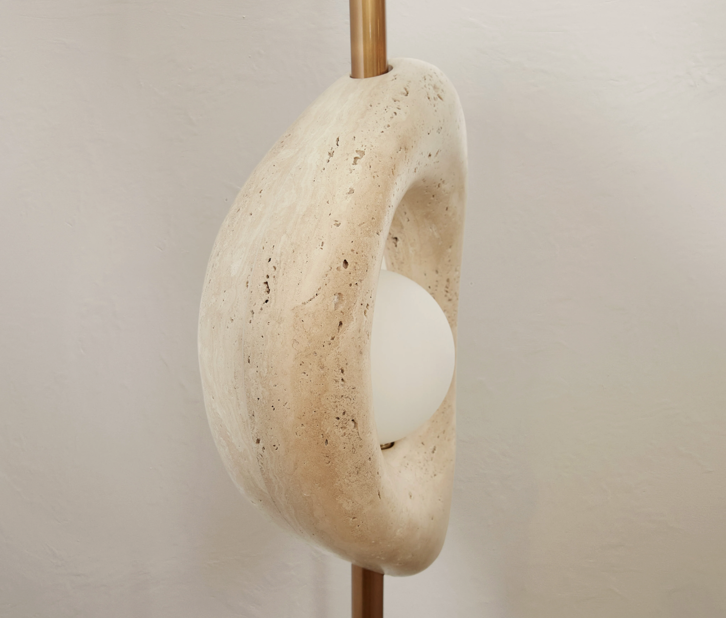 FORM LIGHT - TRAVERTINE par Anna Karlin