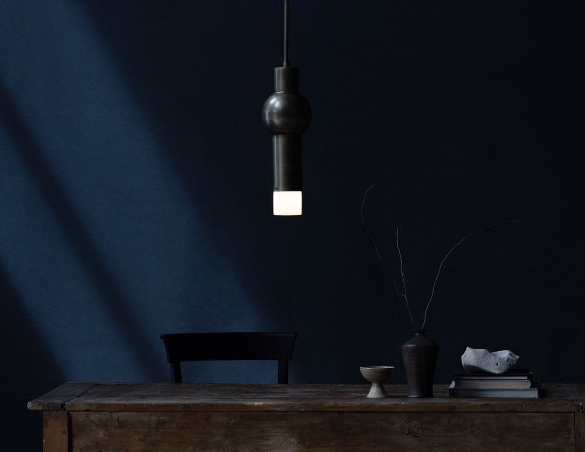 LANTERN PENDANT LONG par Anna Karlin