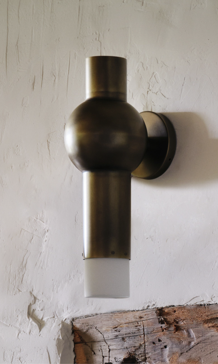 LANTERN SCONCE - LONG par Anna Karlin