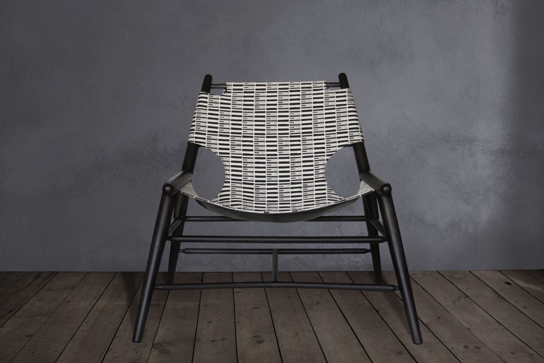 MILK SLING CHAIR par Anna Karlin