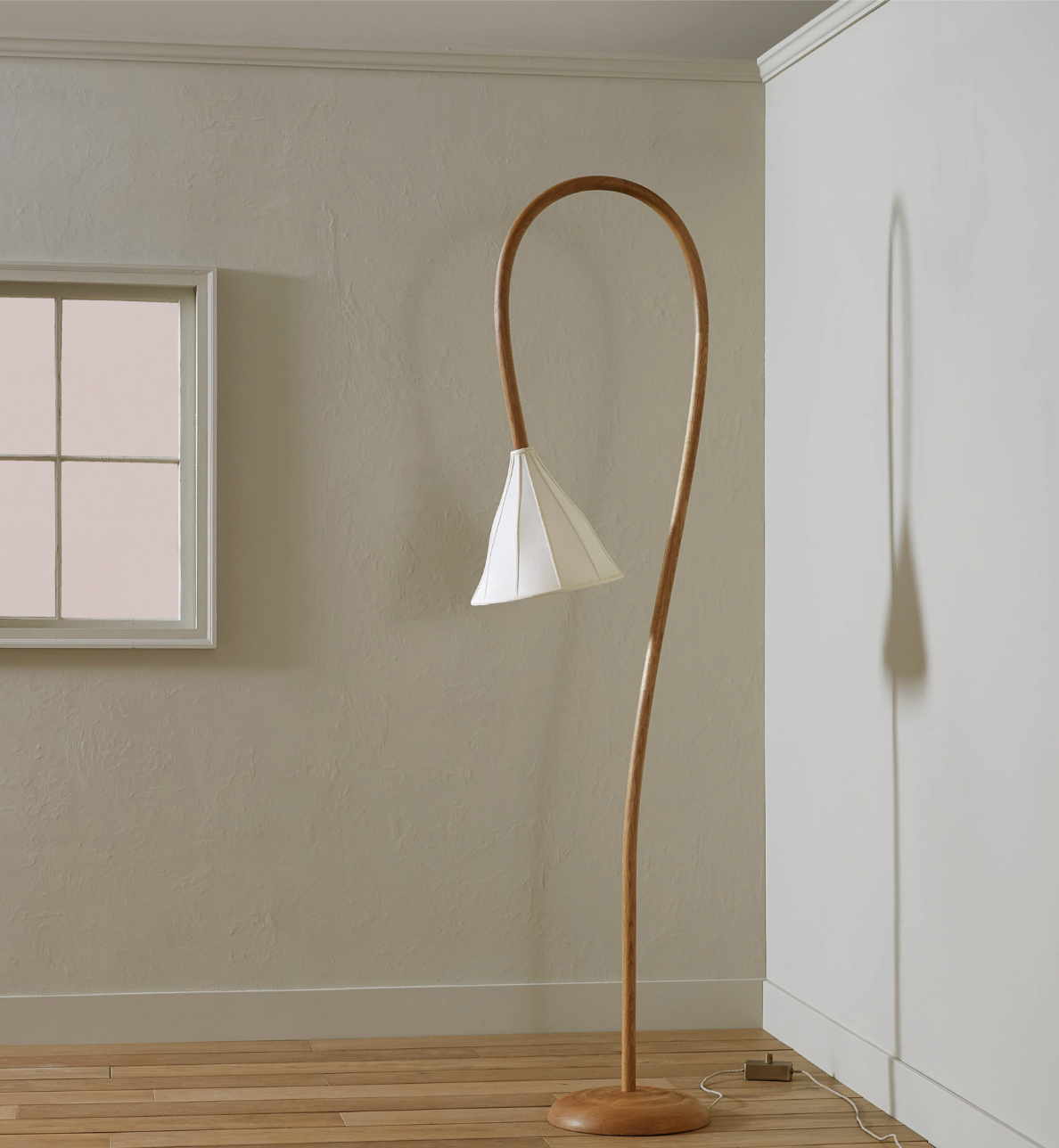 MULBERRY CONE FLOOR LAMP par Anna Karlin