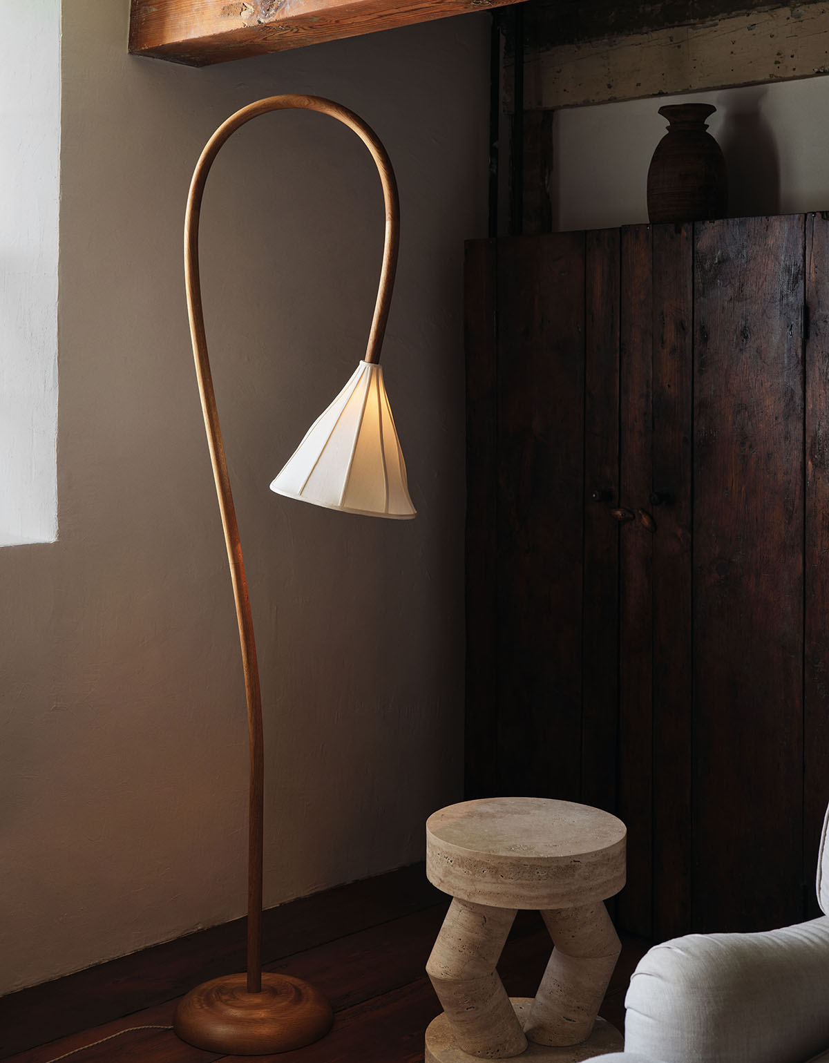 MULBERRY CONE FLOOR LAMP par Anna Karlin