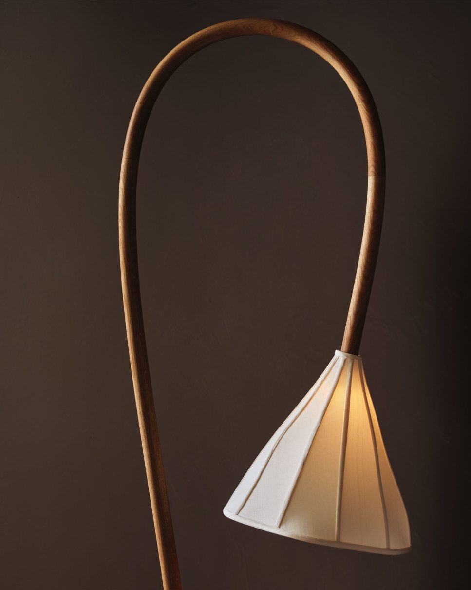 MULBERRY CONE FLOOR LAMP par Anna Karlin