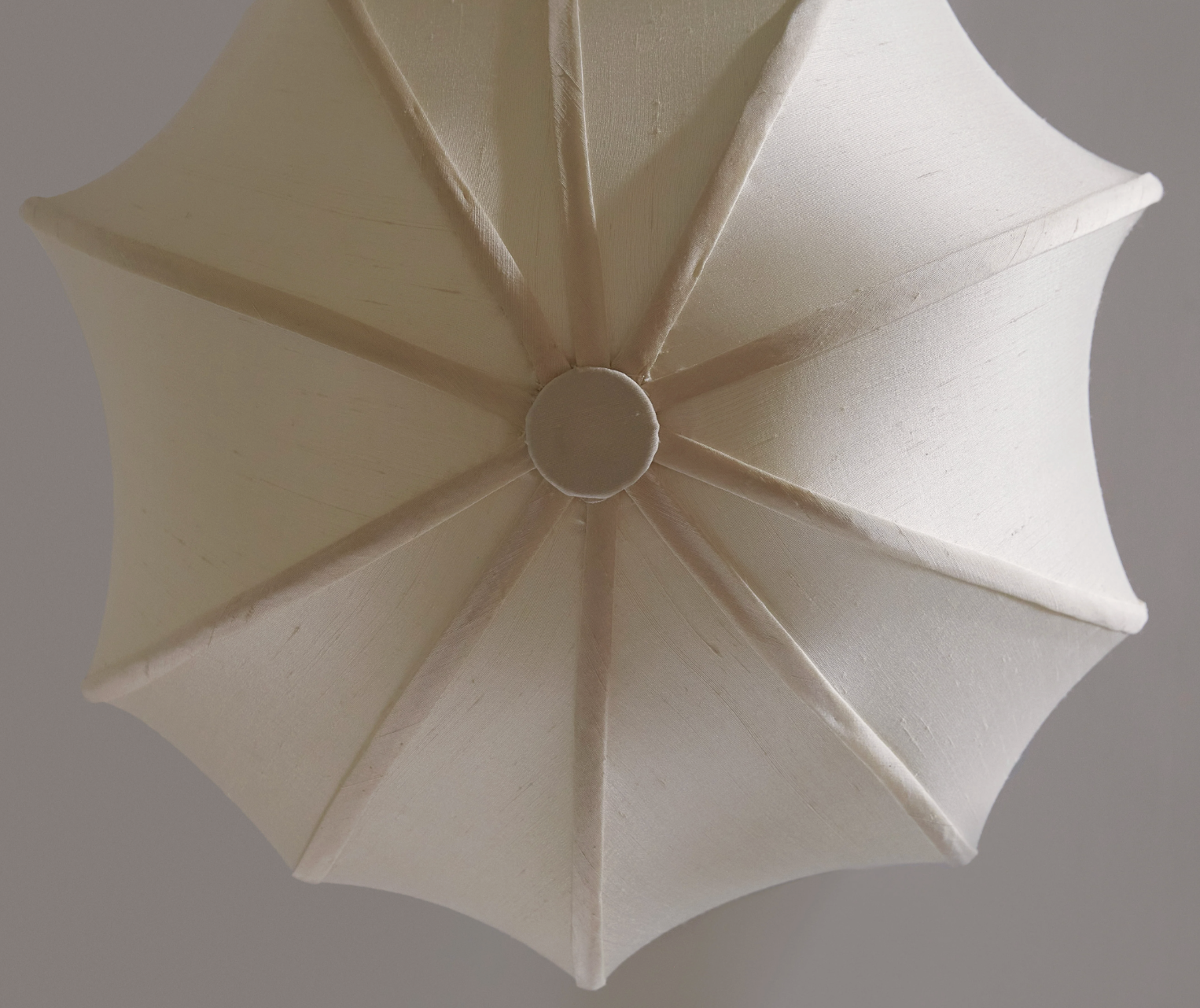 MULBERRY GLOBE PENDANT par Anna Karlin