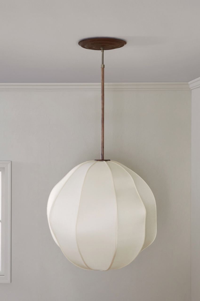 MULBERRY GLOBE PENDANT par Anna Karlin