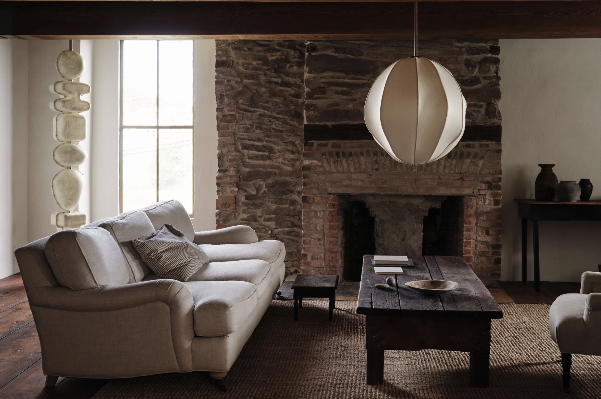 MULBERRY GLOBE PENDANT par Anna Karlin