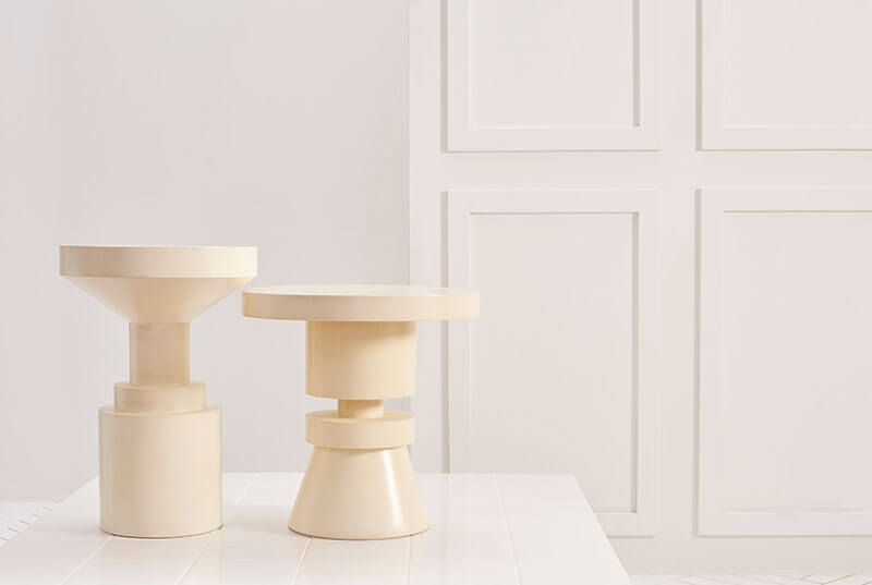 PARCHMENT NESTING TABLES par Anna Karlin