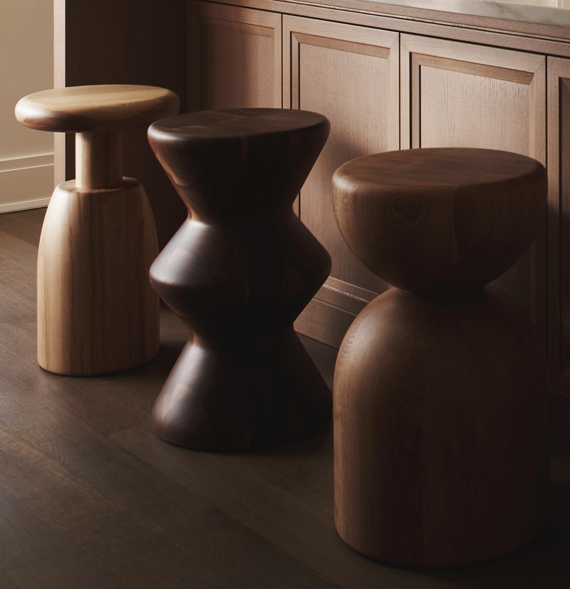 PILLAR STOOLS par Anna Karlin
