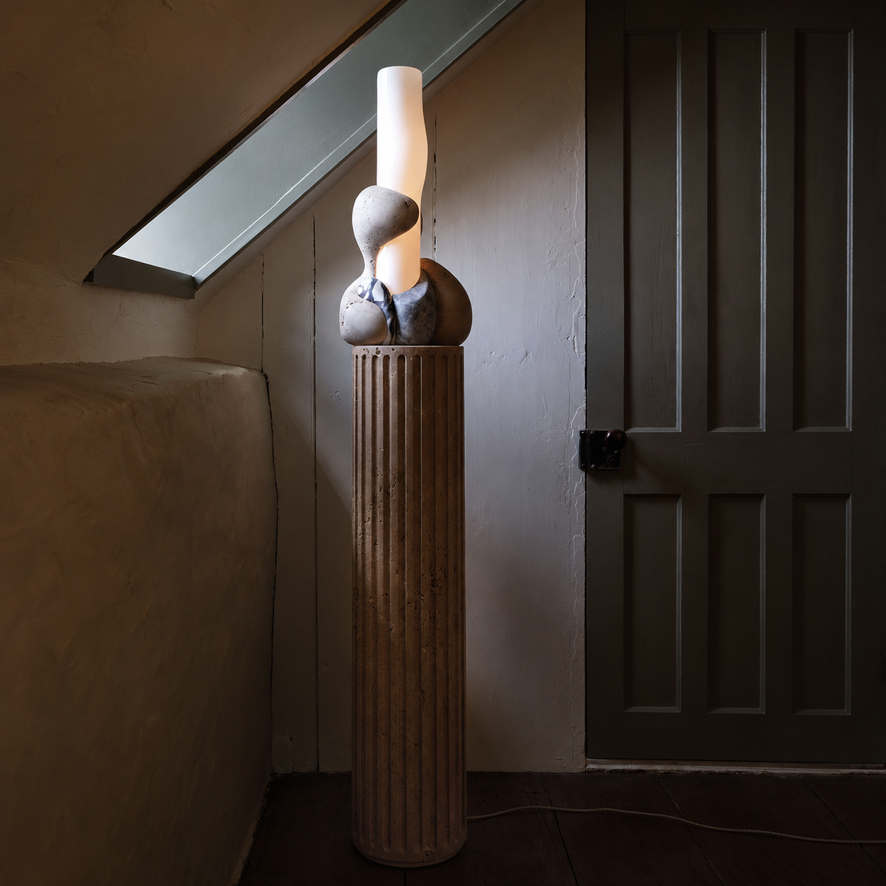 PLINTH 02 par Anna Karlin