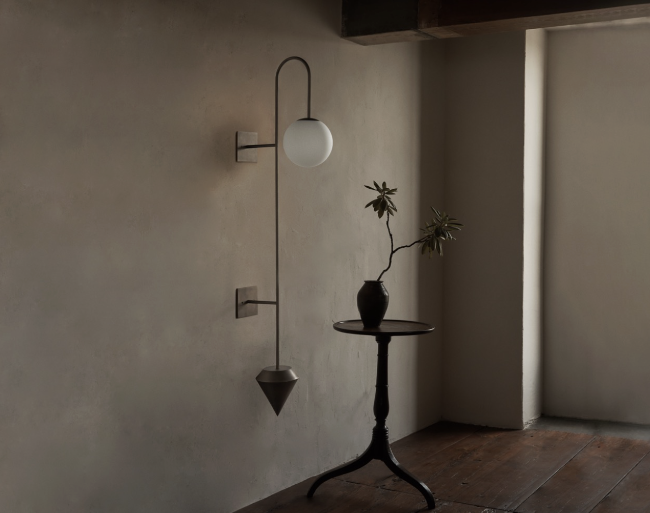 PLUMB SCONCE par Anna Karlin