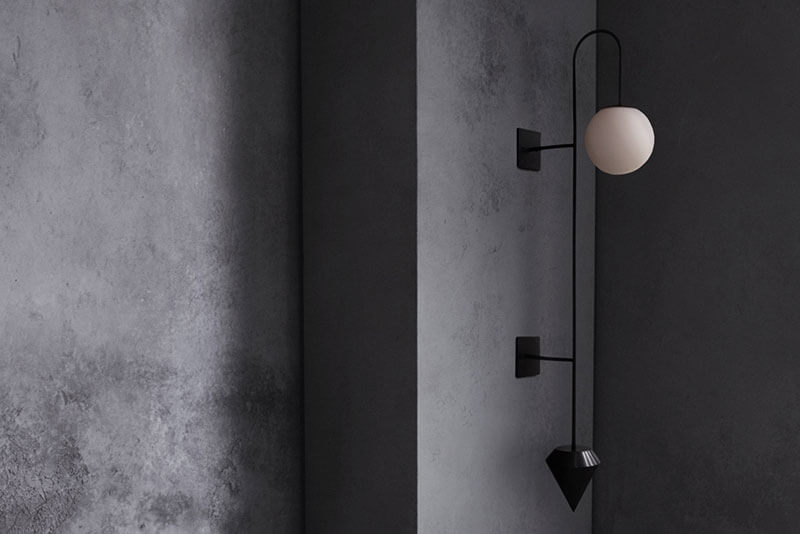 PLUMB SCONCE par Anna Karlin