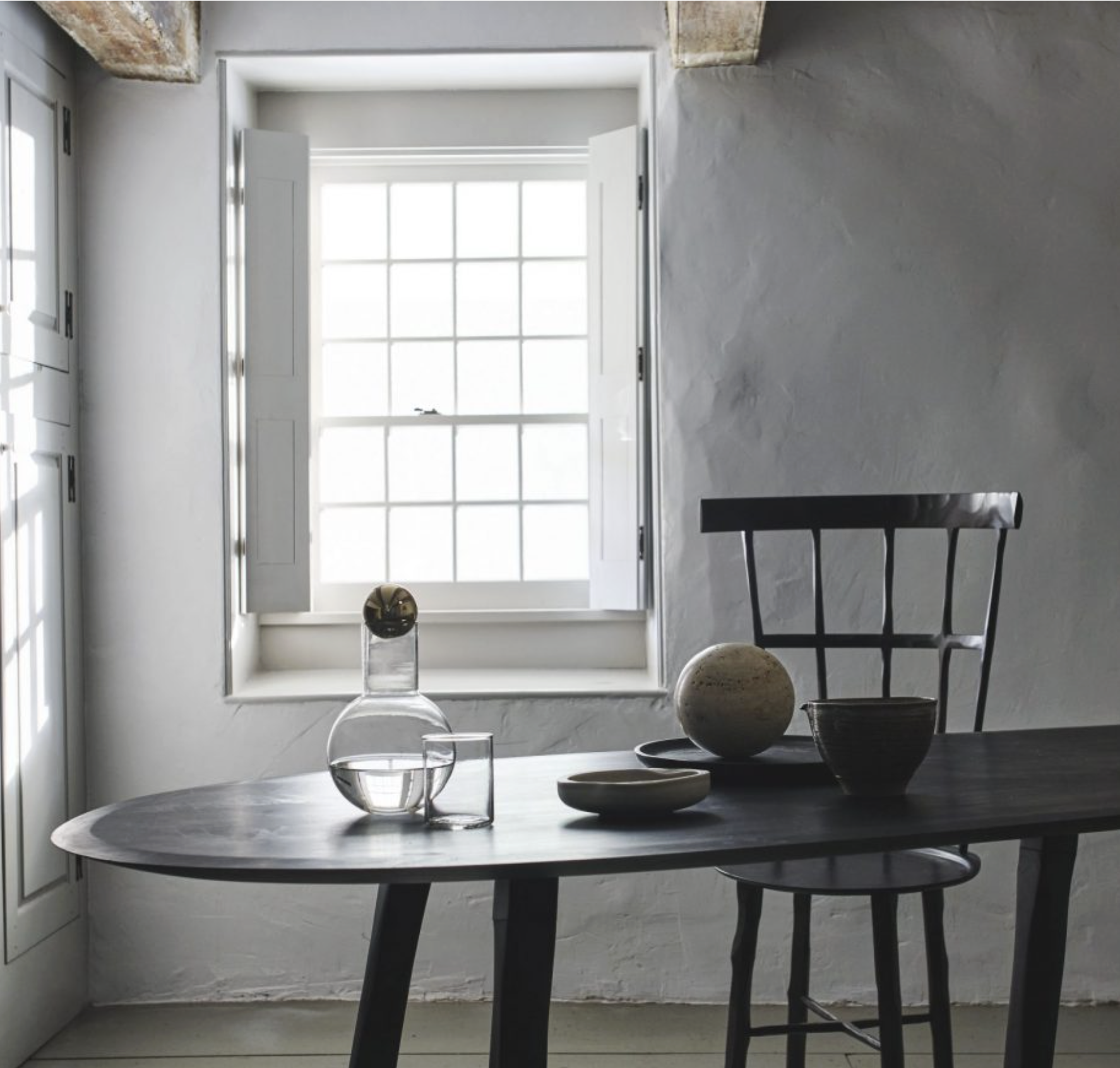 W TABLE par Anna Karlin