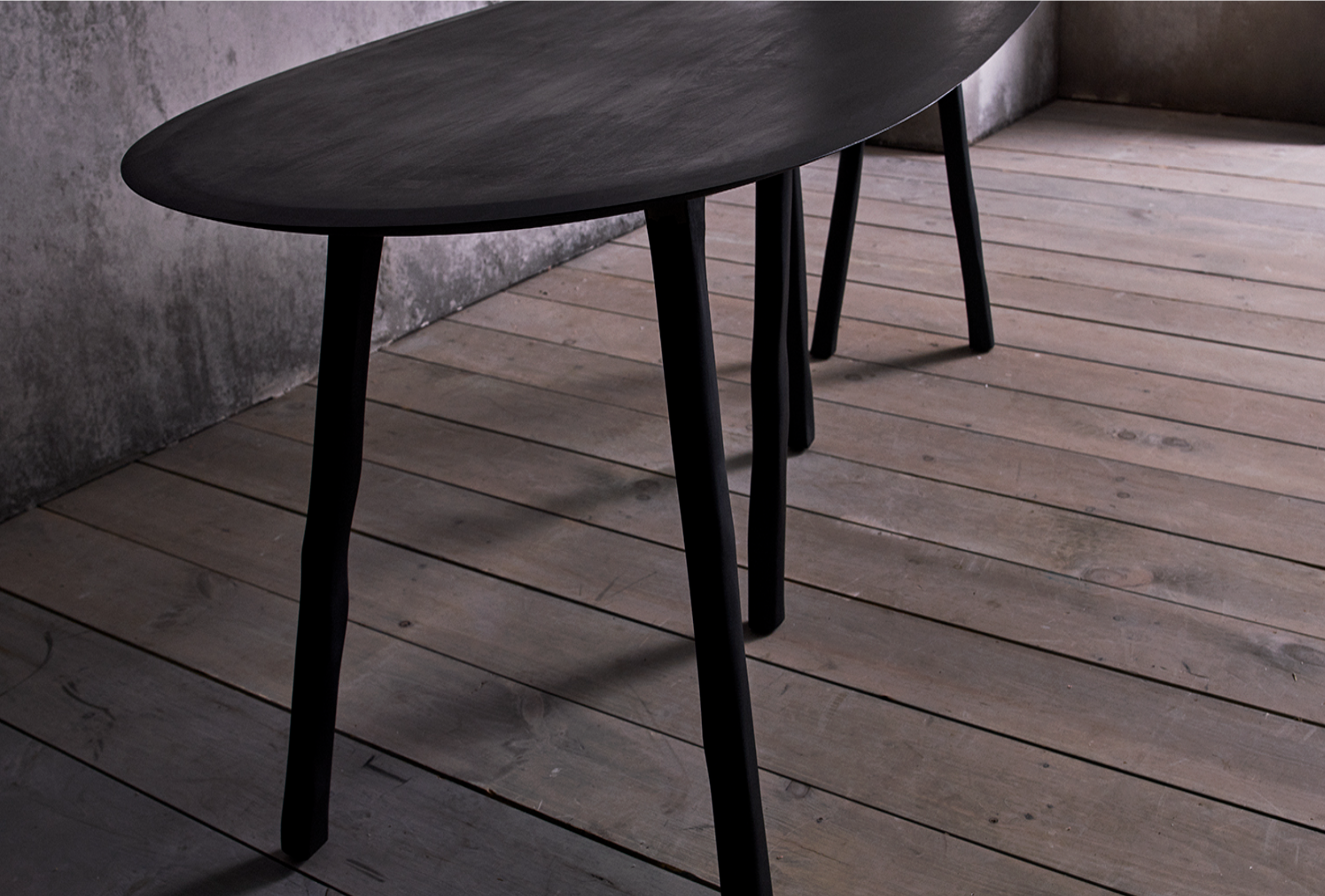 W TABLE par Anna Karlin
