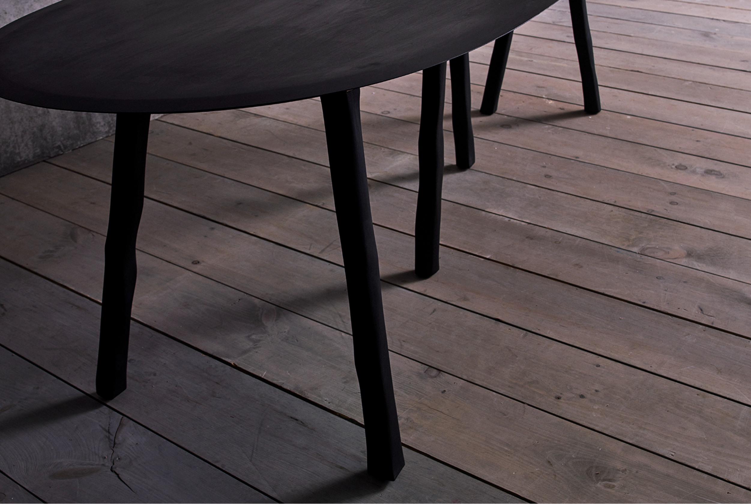 W TABLE par Anna Karlin