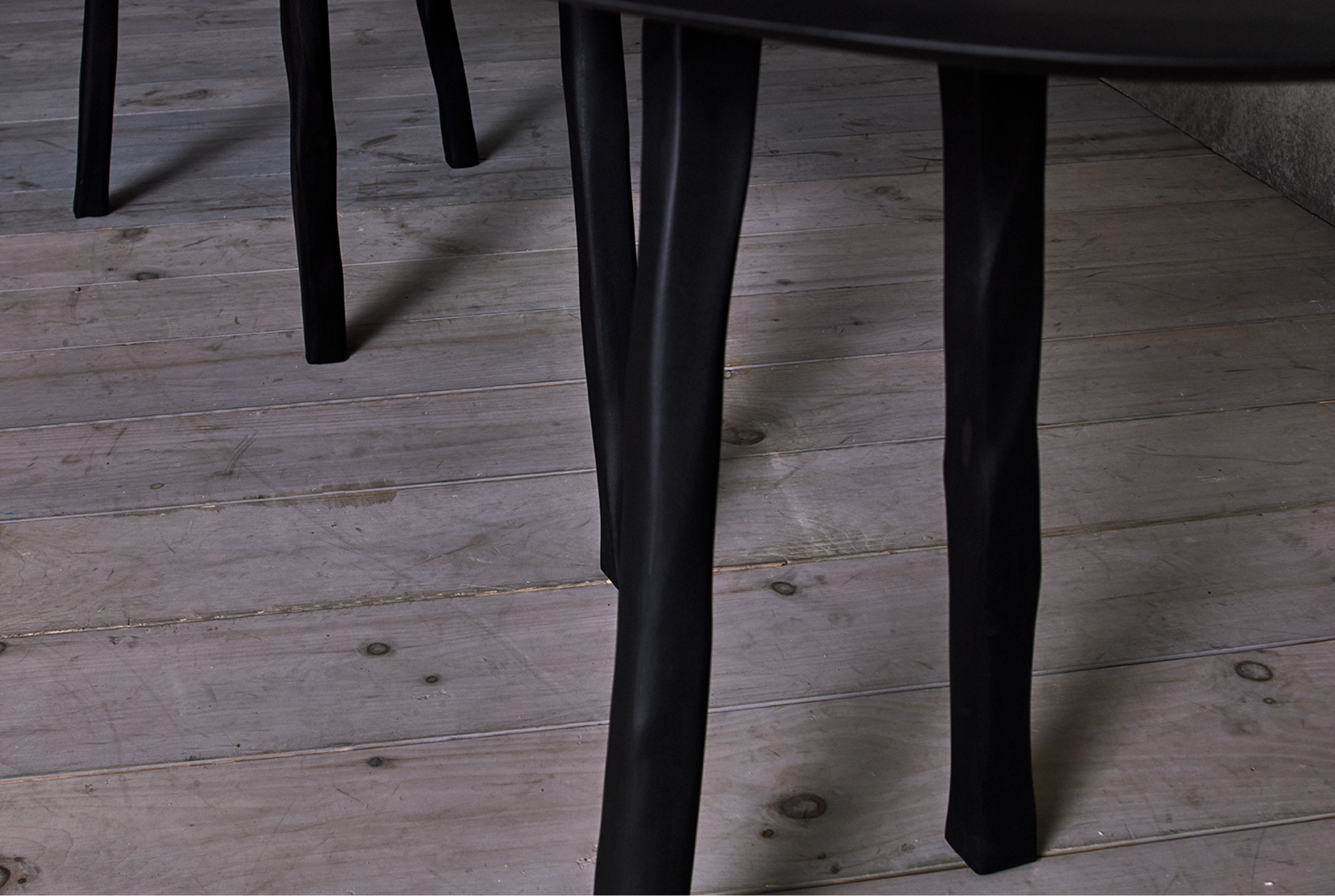 W TABLE par Anna Karlin