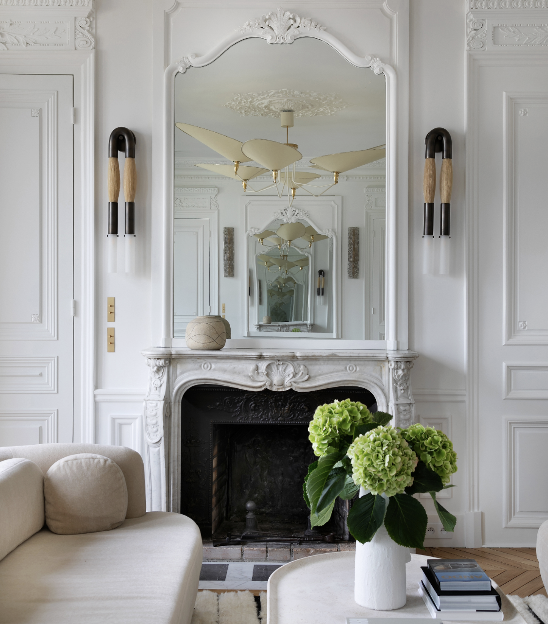 HORSEHAIR 2 SCONCE par Apparatus