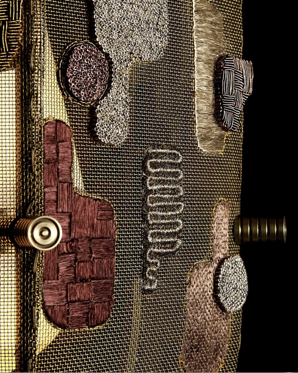 INTERLUDE : HAND-EMBROIDERED FLOOR LAMP par Apparatus