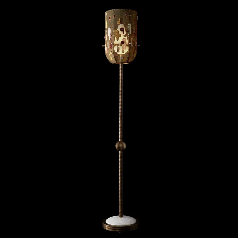 INTERLUDE : HAND-EMBROIDERED FLOOR LAMP par Apparatus