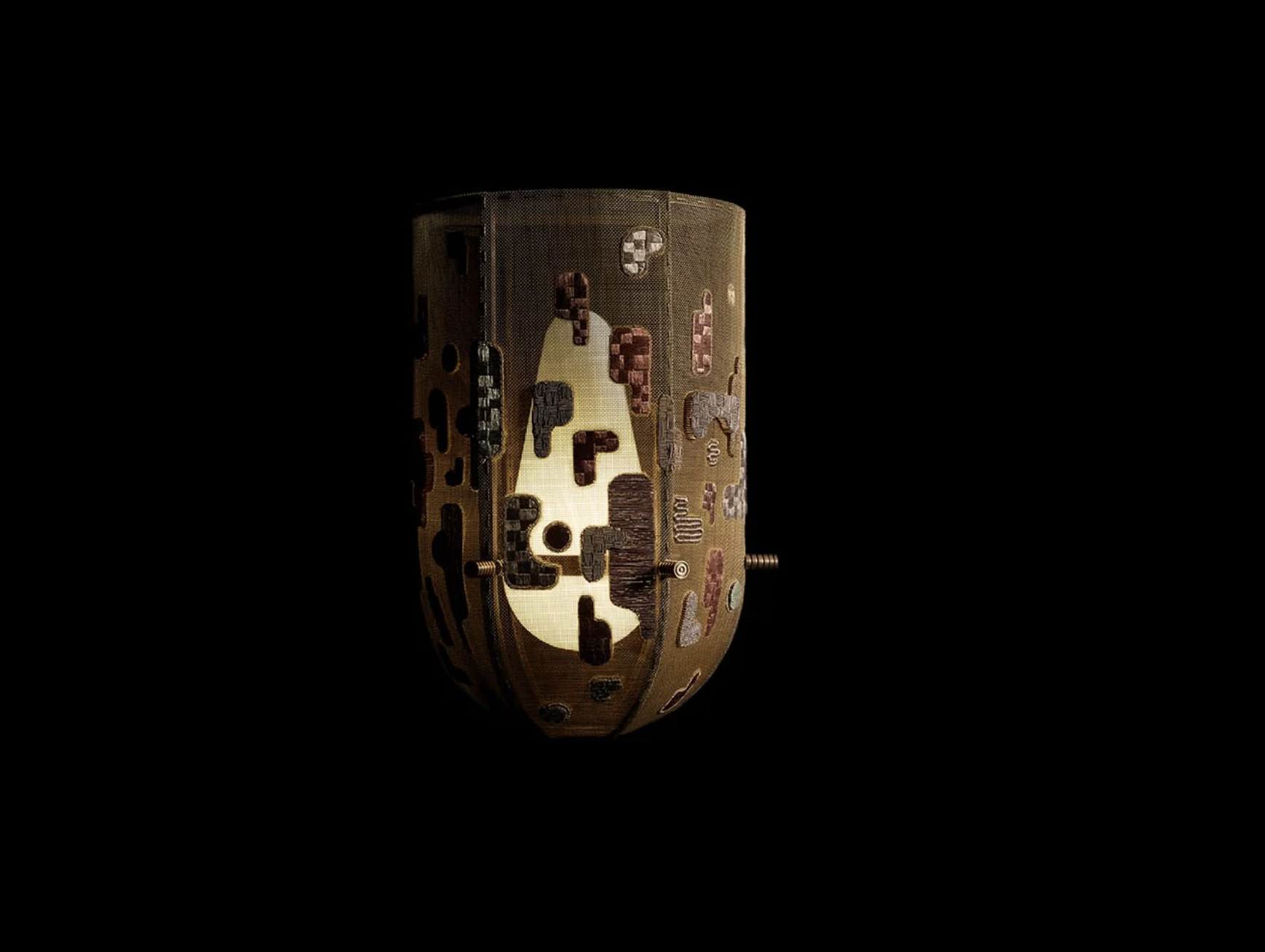 INTERLUDE : HAND-EMBROIDERED SCONCE par Apparatus