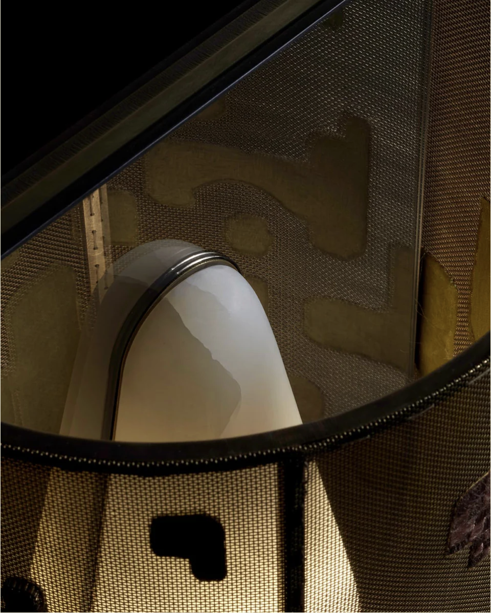 INTERLUDE : HAND-EMBROIDERED SCONCE par Apparatus