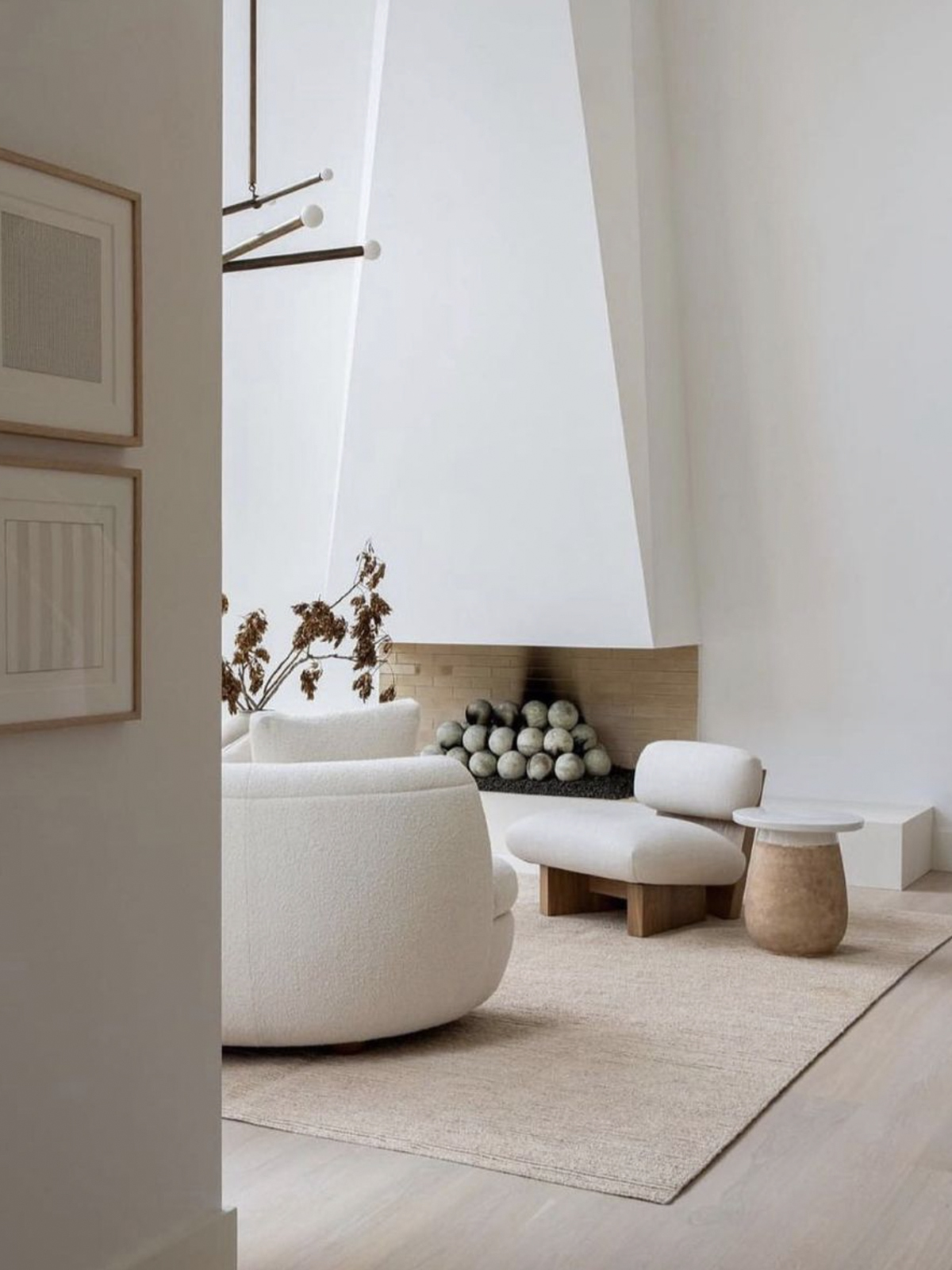 JIA CHAIR AND OTTOMAN par Atelier de Troupe