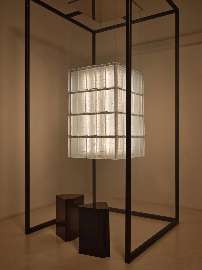 PODIUM SIDE TABLE BY STUDIOUTTE par Atelier de Troupe