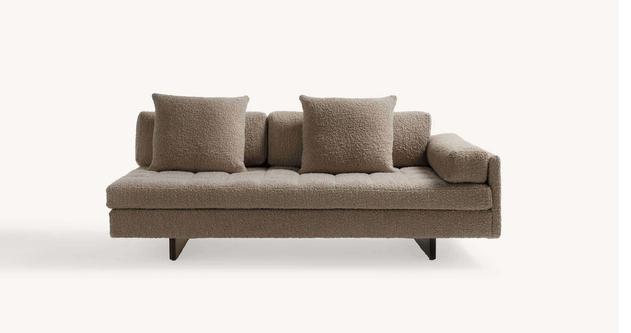 ASYMMETRIC GRAND SOFA par BassamFellows