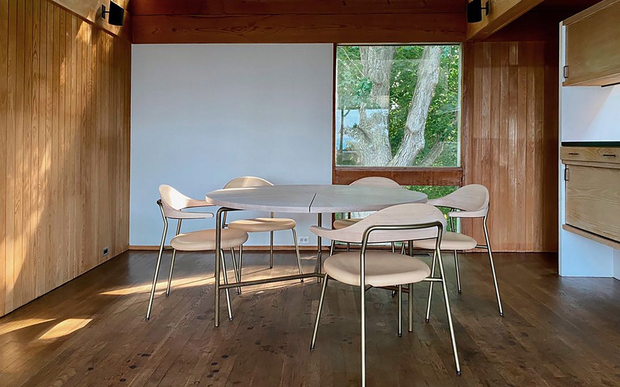 BICORN CHAIR par BassamFellows
