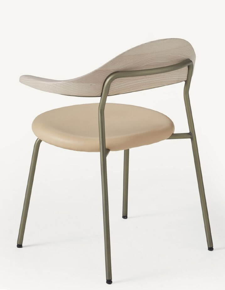 BICORN CHAIR par BassamFellows