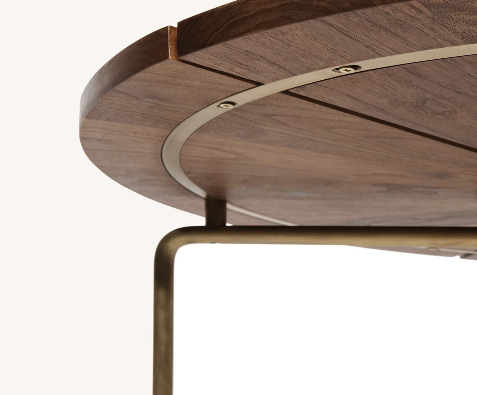 CIRCULAR DINING TABLE par BassamFellows