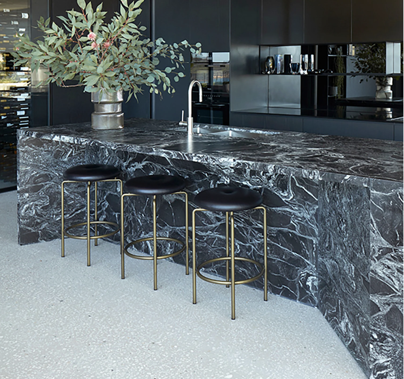 CIRCULAR STOOLS par BassamFellows