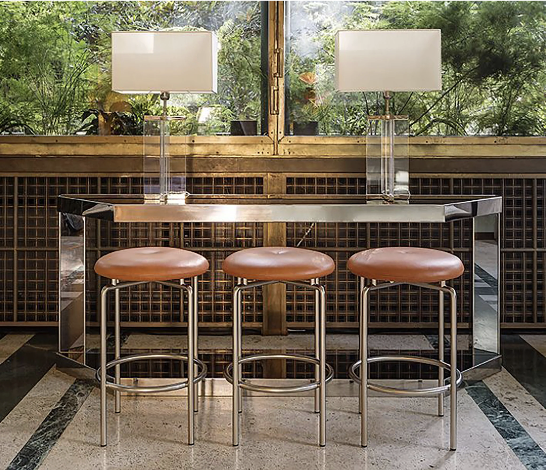 CIRCULAR STOOLS par BassamFellows