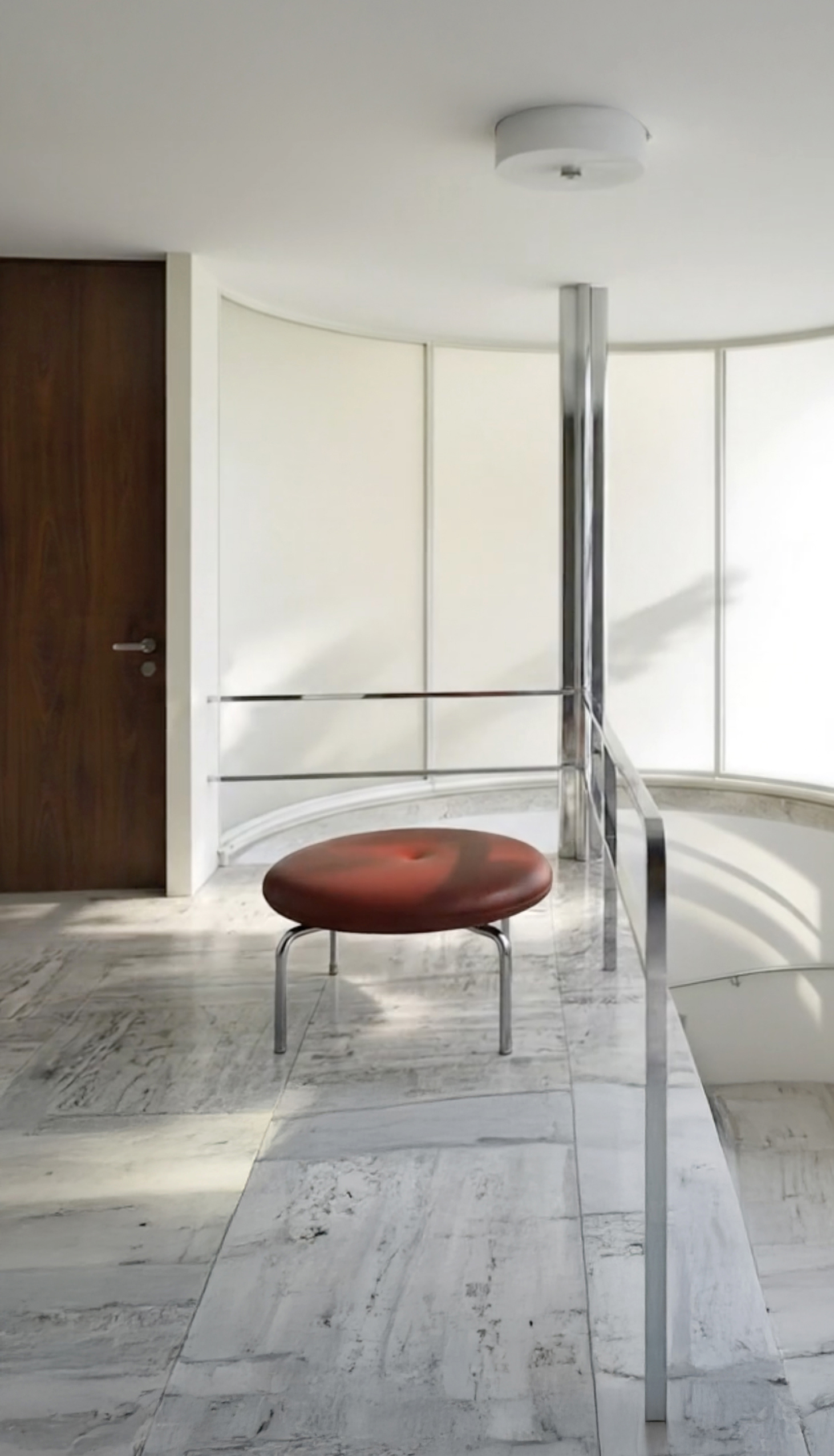 CIRCULAR STOOLS par BassamFellows