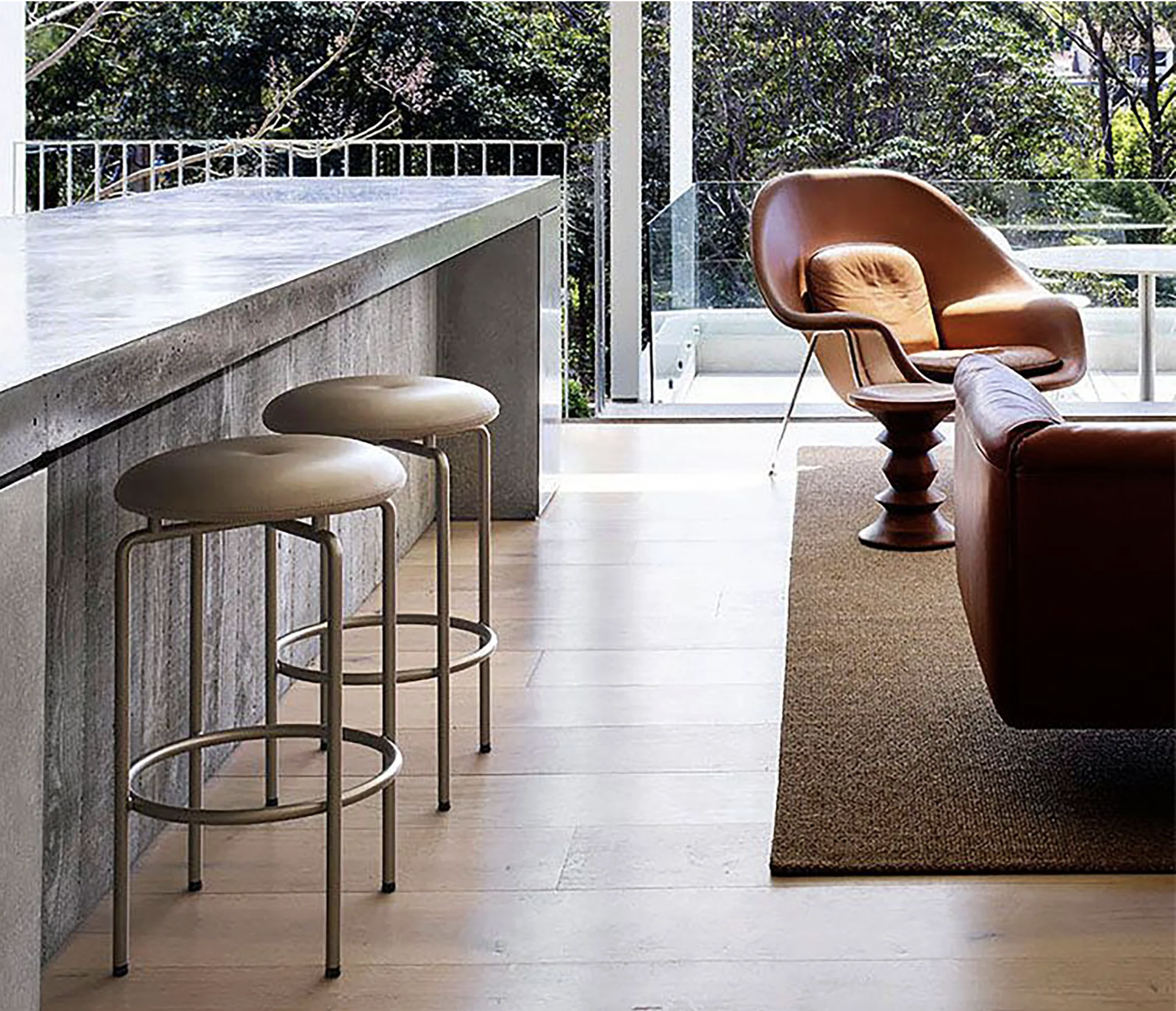 CIRCULAR STOOLS par BassamFellows